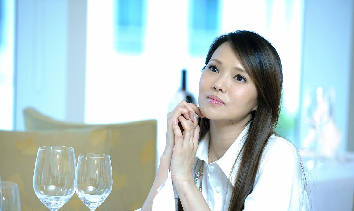 『浪姐』你们只看到她的公主病，却没看到她从小被父亲遗弃被养母用狗链拴