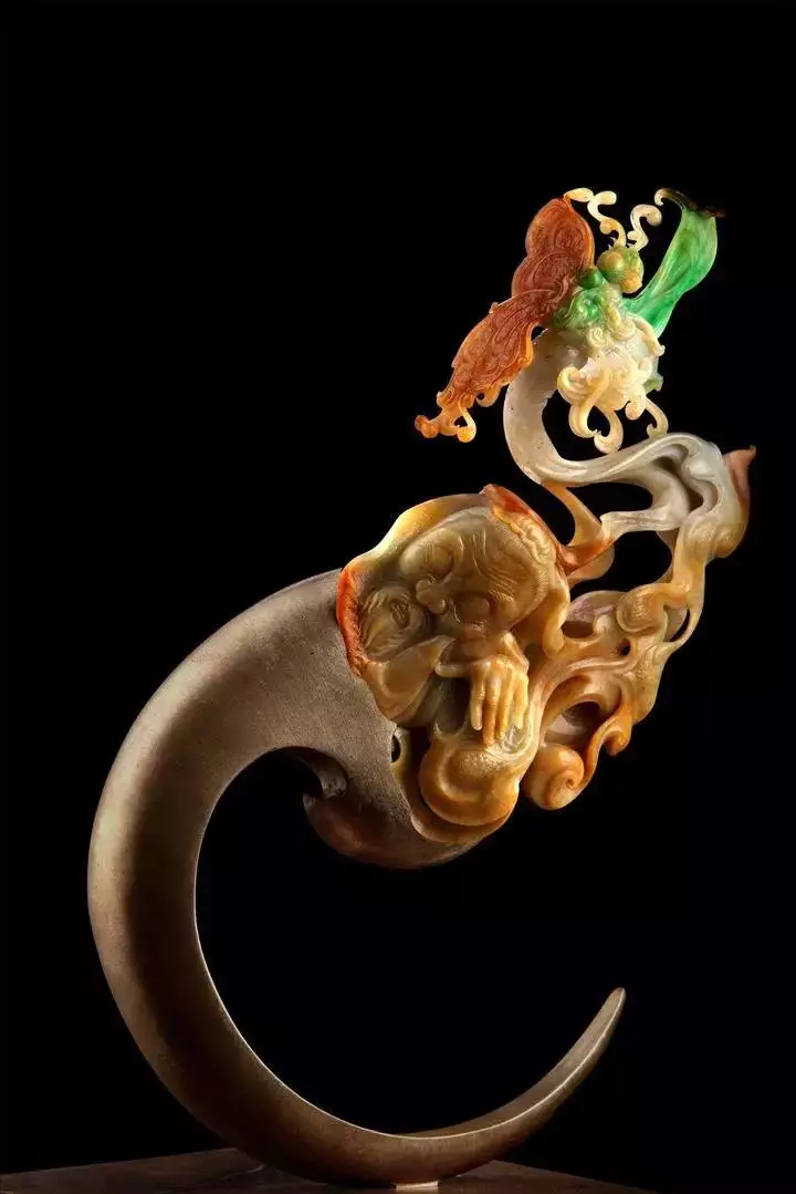 文玩核桃|几件大师雕刻的精美翡翠摆件，每一件曾是获奖作品，惊艳到你了吗