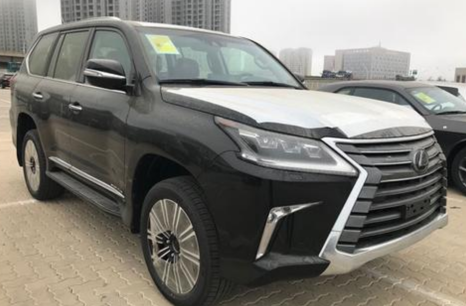 『雷克萨斯』从60万降到30.4万，2020款雷克萨斯打折到近半价，开它聚会很有面子