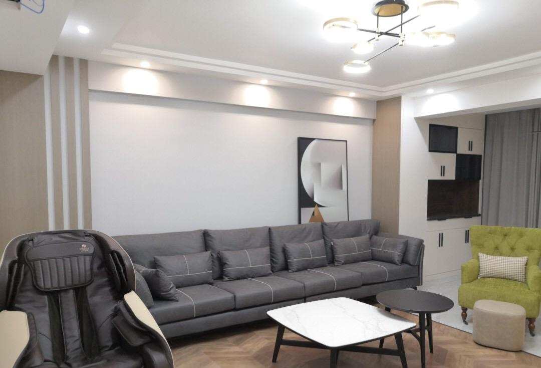 大门|新房装修完工，全屋定制柜子很喜欢，瓷砖做电视墙也有“高级感”