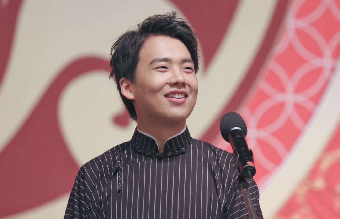 #比亚迪#郭麒麟别样“撒酒疯”：找到马桶后跪在拖鞋上，还到处撒娇叫姐姐