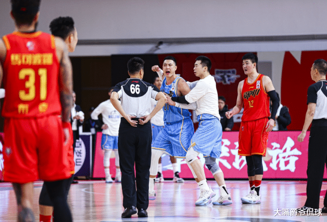 北京男籃|媒體人熱議京深爭議判罰！京媒：建議首鋼罷賽，曉川停賽到婦女節
