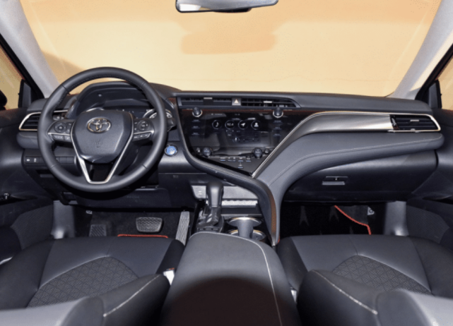 #丰田凯美瑞#5月份正式上市!新凯美瑞提供三种动力,卖17.98至27.98万