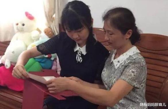 大学|儿子收到名校录取书，妈妈得意晒照，却被朋友圈的反应彻底寒心了