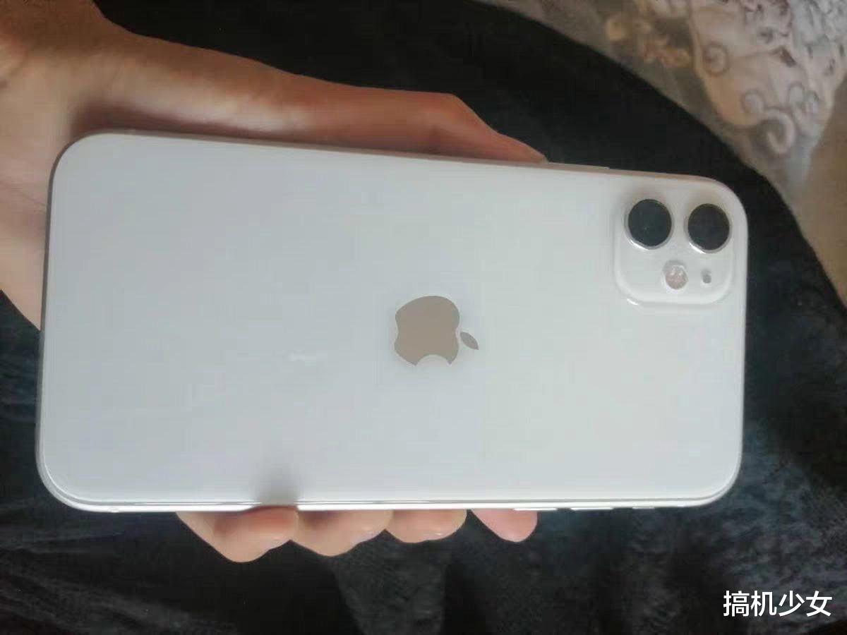 苹果@从6499降至3899元，最便宜的全面屏iPhone，大屏双卡+iOS14