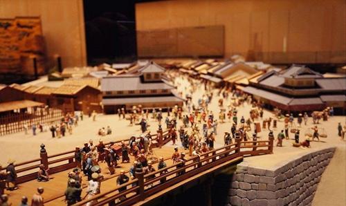 江户时代，璀璨的烟花表演，却因为身份悬殊看到的烟花也不同？