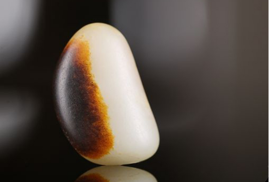 和田玉籽料|和田玉籽料竟然比成品更贵，凭什么面粉比面包值钱？