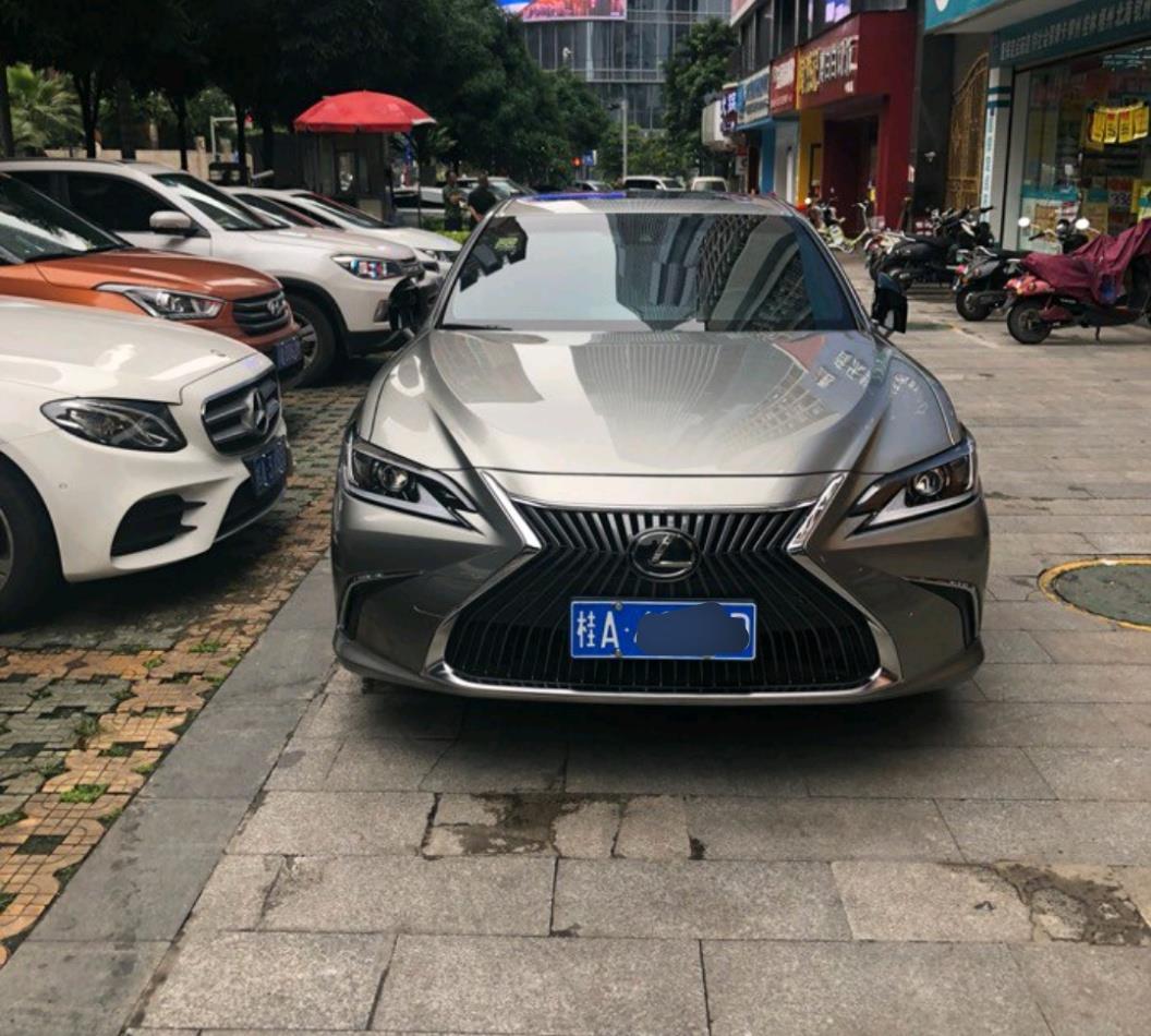 雷克萨斯ES|40岁大叔喜提雷克萨斯ES，驾驶质感超BBA，分享2800公里用车感受