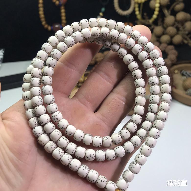 文玩|文玩手串到底是“素串”好还是“搭配”棒？了解这3点后豁然开朗