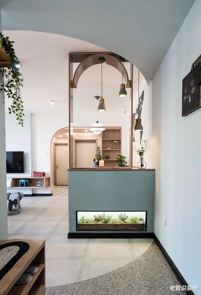 设计师|房子太小无餐厅，她在玄关打个隔断柜，客厅这样装，完美