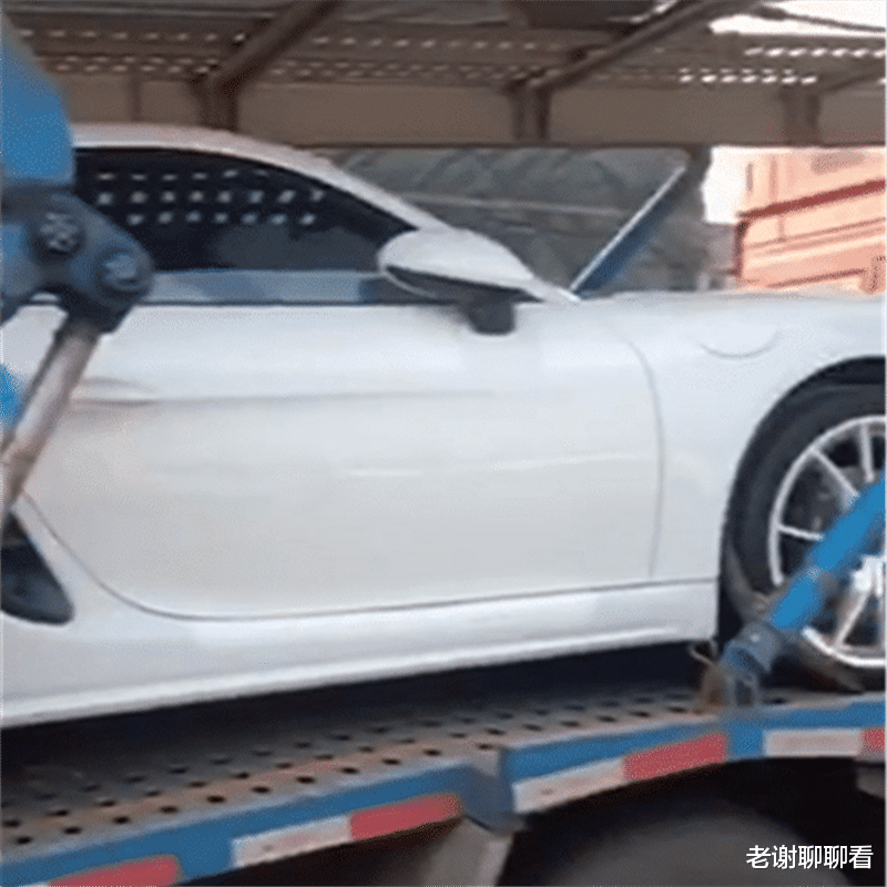 保时捷|高速运送一批保时捷，到站却少了一台卡宴，司机：这都有人偷？