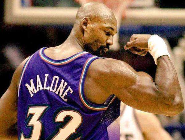 「迈克尔·乔丹」马龙谈乔丹充满了傲慢与不服：在我眼中他只是乔丹其他啥也不是！