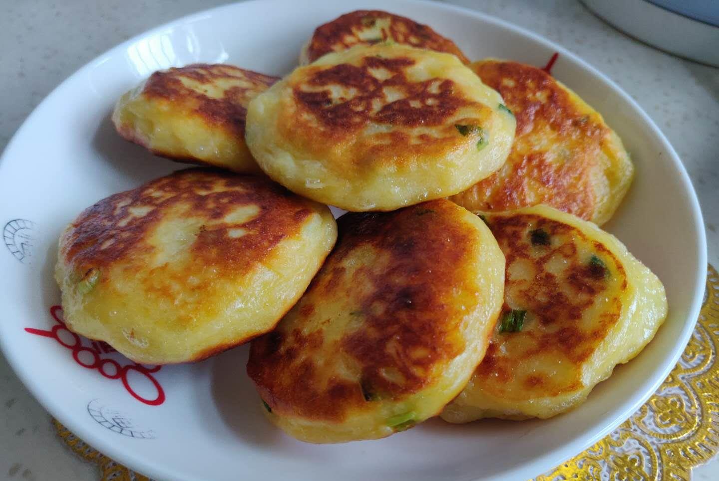 土豆|夏天，不吃肉也要吃它，3元1斤，维生素含量极高，做成小饼最好吃