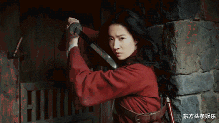 刘亦菲@刘亦菲深夜与男友人举杯畅饮,疑至今仍滞留国外,心情未受影响