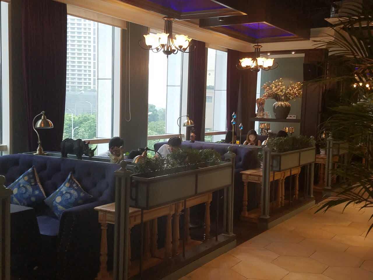 咖啡|5个人点了4份餐，蓝山咖啡厅不让客人离开，餐厅：有个人没点单
