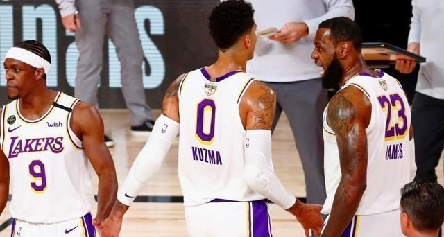 湖人队|19+6，19+3，湖人输球夜却获2大惊喜，沃格尔也找到取胜之匙