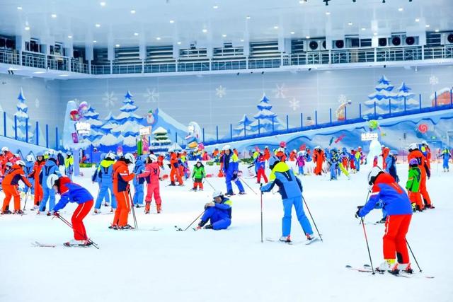 昆明这个滇池边的楼盘一年卖了100亿？堪称“神盘”