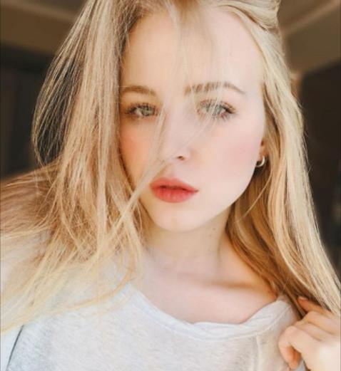 『内德维德』金球巨星内德维德女儿,出落得楚楚动人,弥补父亲欧冠决赛之憾!