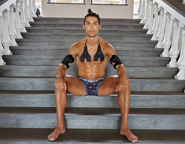 【C罗】圆纳尔多？49岁飞镖选手模仿C罗肌肉照，遭同行疯狂调侃快笑晕了