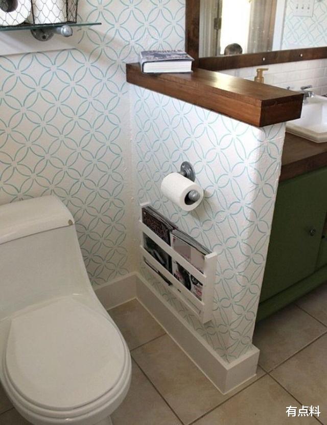 老年小妙招:马桶旁边装个隔断矮柜,增加收纳空间隐蔽还干净卫生,这设计不错