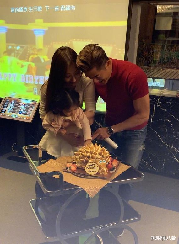 「郭富城」方媛穿百元平价鞋,却给女儿穿万元大牌,怪不得能俘获郭富城芳心