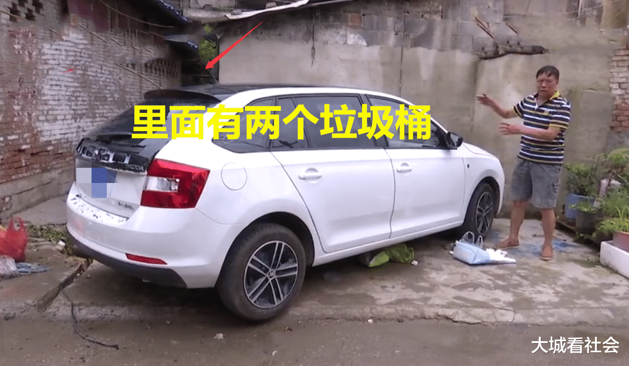 大城看社会|停车挡住垃圾桶，2天后车窗被砸，车主觉得冤：我没挡路
