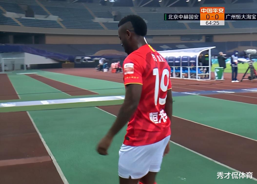 广州恒大|闹脾气？恒大归化球星被换下，不搭理卡帅直接离场，曾遭恒大重罚