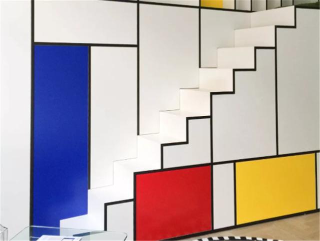 设计师|楼梯咋设计？设计师：线框木板和金属网就能打造，就是走上去小心