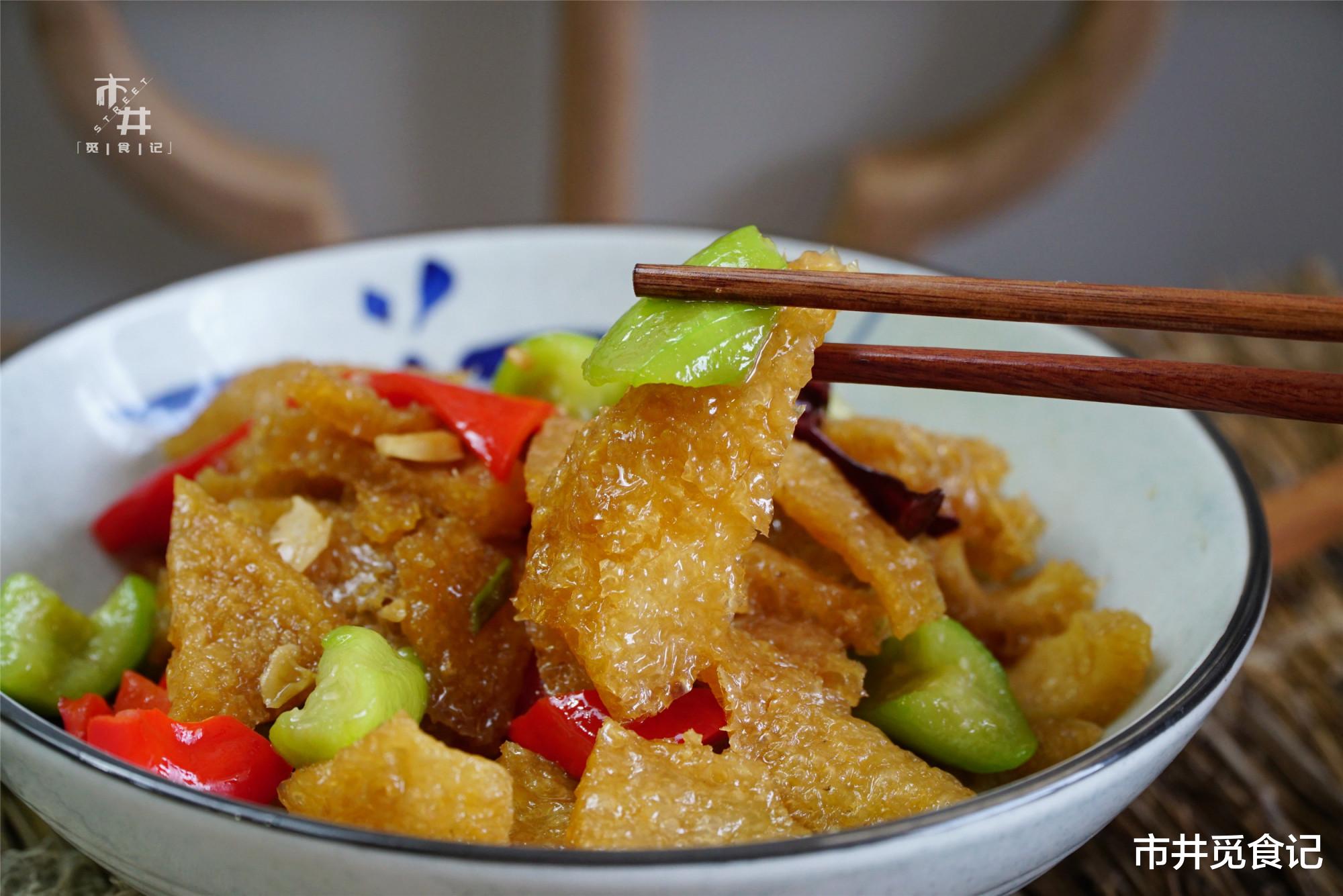 「食材」它和丝瓜一起炒是绝配，几块钱1斤，爽口解馋，天热宁可不吃肉了