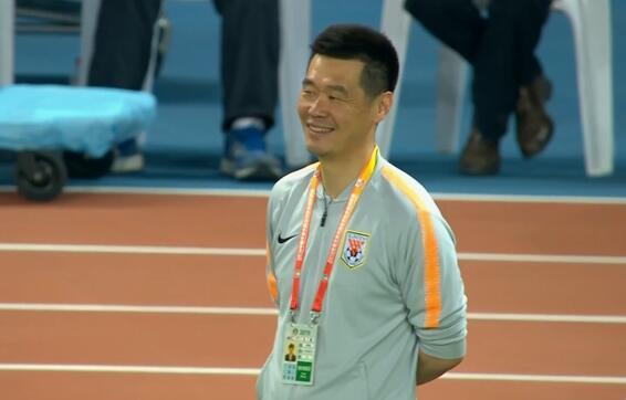 点球|这不是点球？反例来了！去年鲁能曾吃亏：蒿俊闵被拉手却被判点