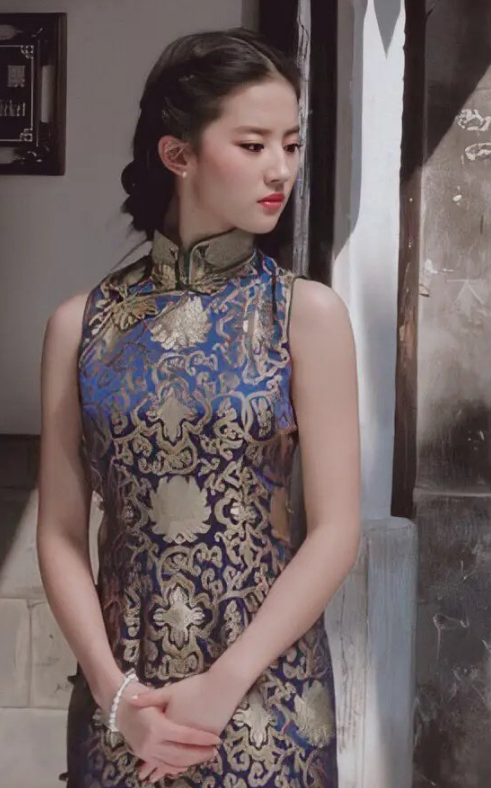 刘亦菲|刘亦菲终于对旗袍下手了，看她穿上效果后：男粉眼睛都看直了