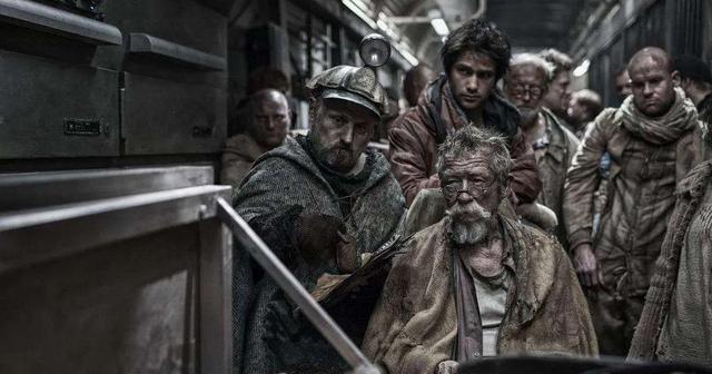 [电影]刷屏的网红爆款细思恐极：上层人吃肉，下层人吃人