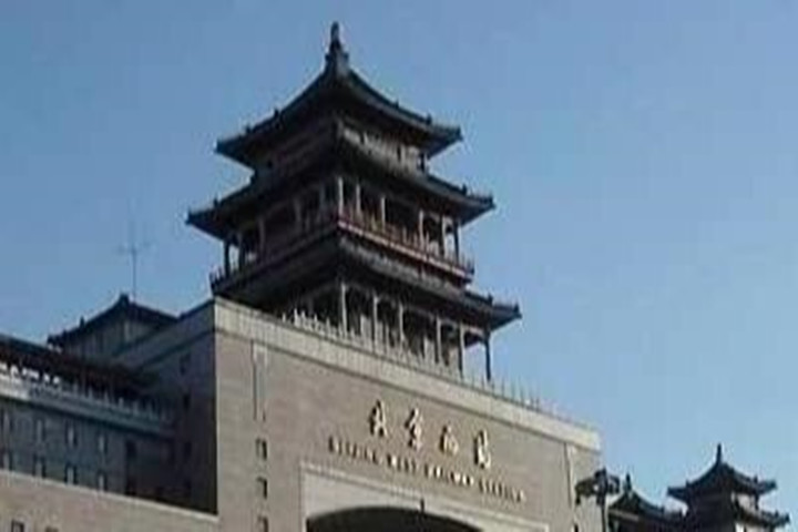 「无人问津」拍卖会一“袈裟”无人问津，此人8万捡漏转手就卖1.3亿