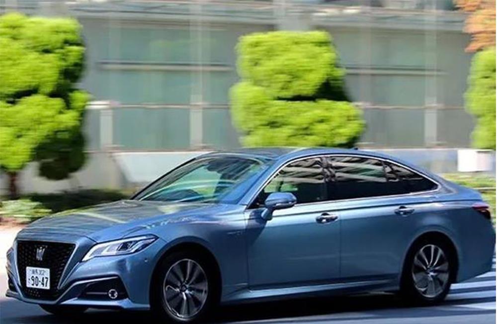 丰田皇冠▲全新皇冠海外上市，高颜值胜过宝马5系，网友却急眼：死不悔改