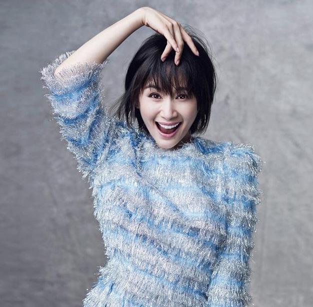 ##参观王子文住的豪宅，生活中比较随性，经常直接在沙发上睡觉