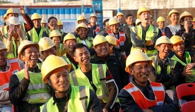 舒莫说经 农民工想法已“改变”,工地工厂已成过去式,这行却全都抢着干?