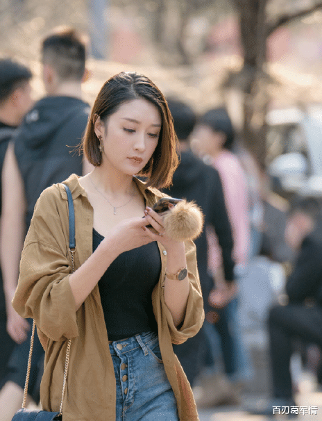 『短发』短发的气质女孩，耳坠让她更迷人，不愧是都市丽人