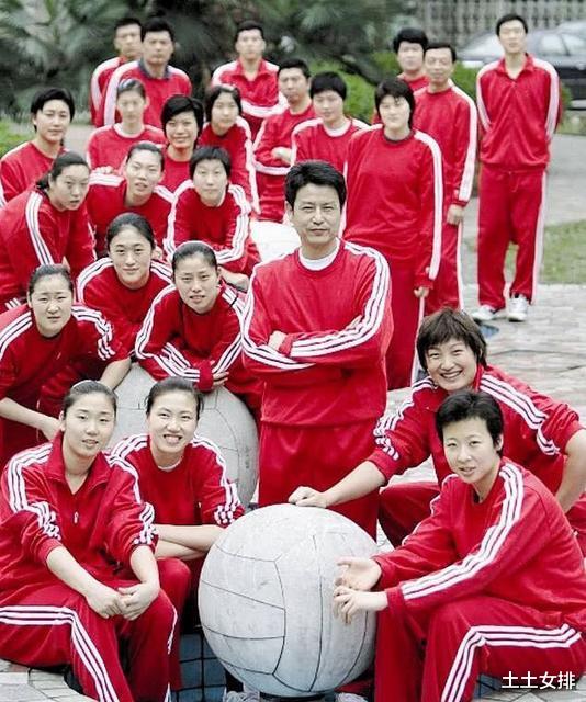 刘亚男：舍本逐末！黄金一代中国女排1位置改变，导致北奥无缘卫冕