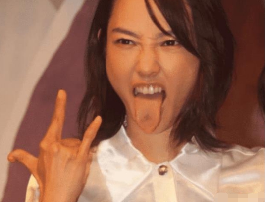 『白百何』白百何为啥被称“女版陈冠希”？看到这些图片，你应该就明白了