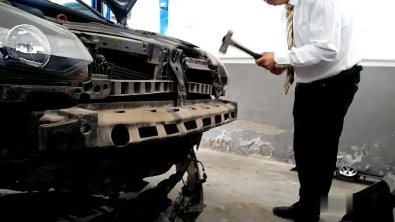 4s店|记者“卧底”两家4S店：砸坏好零件定损再修，截留油液回收再卖