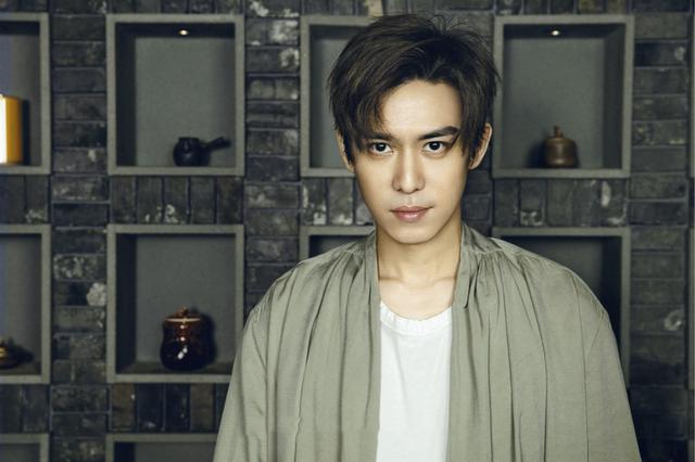 【朱珠】全球最美面孔朱珠: 甩法拉利副总裁, 拿下\黑道太子\她凭什么这么牛