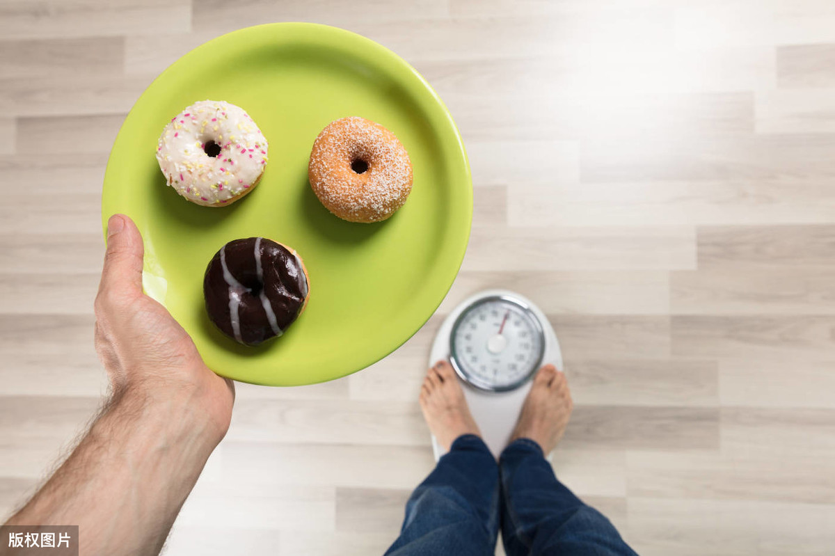 「」被公认的终极减肥法“杜坎减肥法”一个月大概可以减重8-18斤??