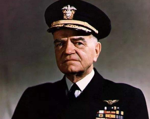 驱逐舰|美航母舰队突遭强敌，100多架战机被毁，3艘驱逐舰葬身大海