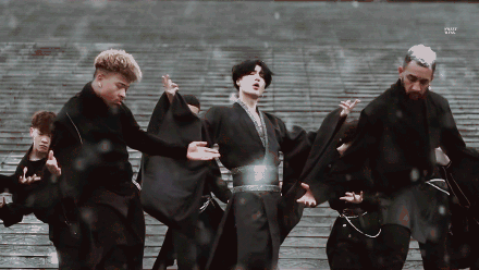 张艺兴▲张艺兴最新单曲《莲》再次燃爆娱乐圈