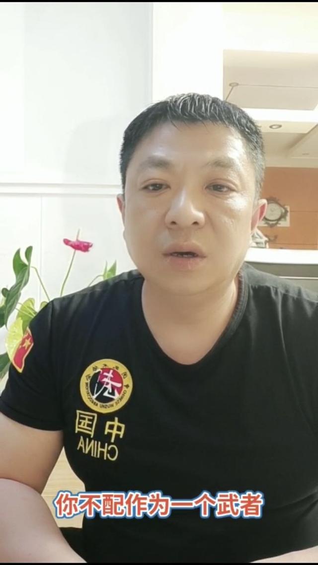【武僧一龙】武僧一龙金钟罩面对严酷挑战！铁砂掌大师要痛揍一龙，教一龙做人