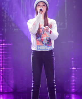 「王玉雯」她还开了很多次的演唱会，粉丝数量是十分庞大的，而她自己本身也是一个很可爱的女生