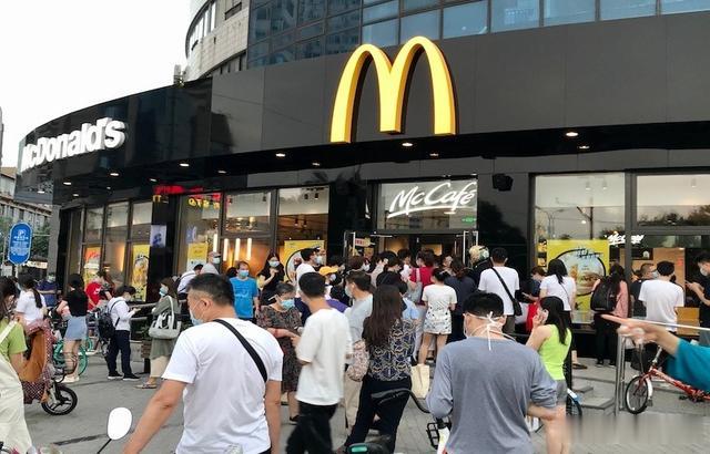 中国商报|汉堡5元一个 麦当劳肯德基再掀降价潮