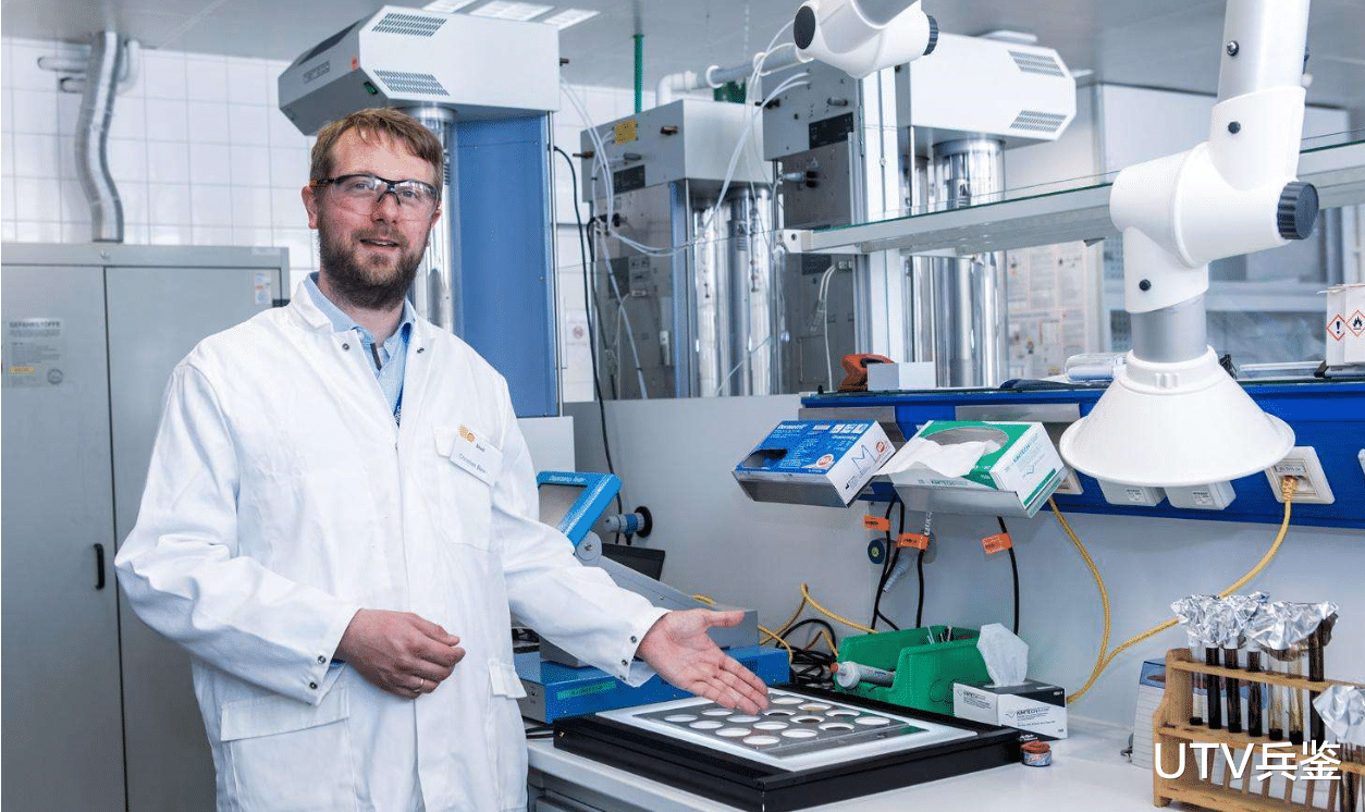 『张馨予』全球42国捐80亿美元研发疫苗，美国未参加：正在领导全球抗疫