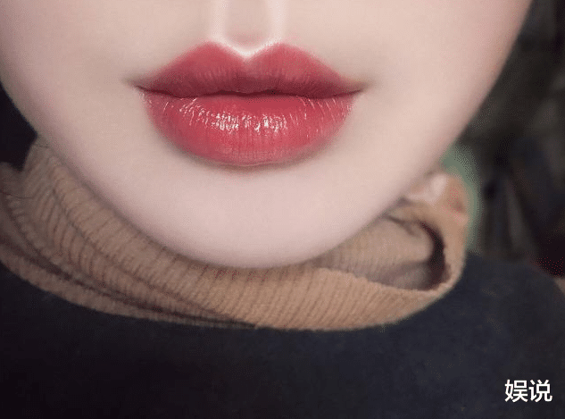 口红▲女生想要拥有樱桃小嘴，这3点恶习趁早改正，否则早晚变猪圈嘴！