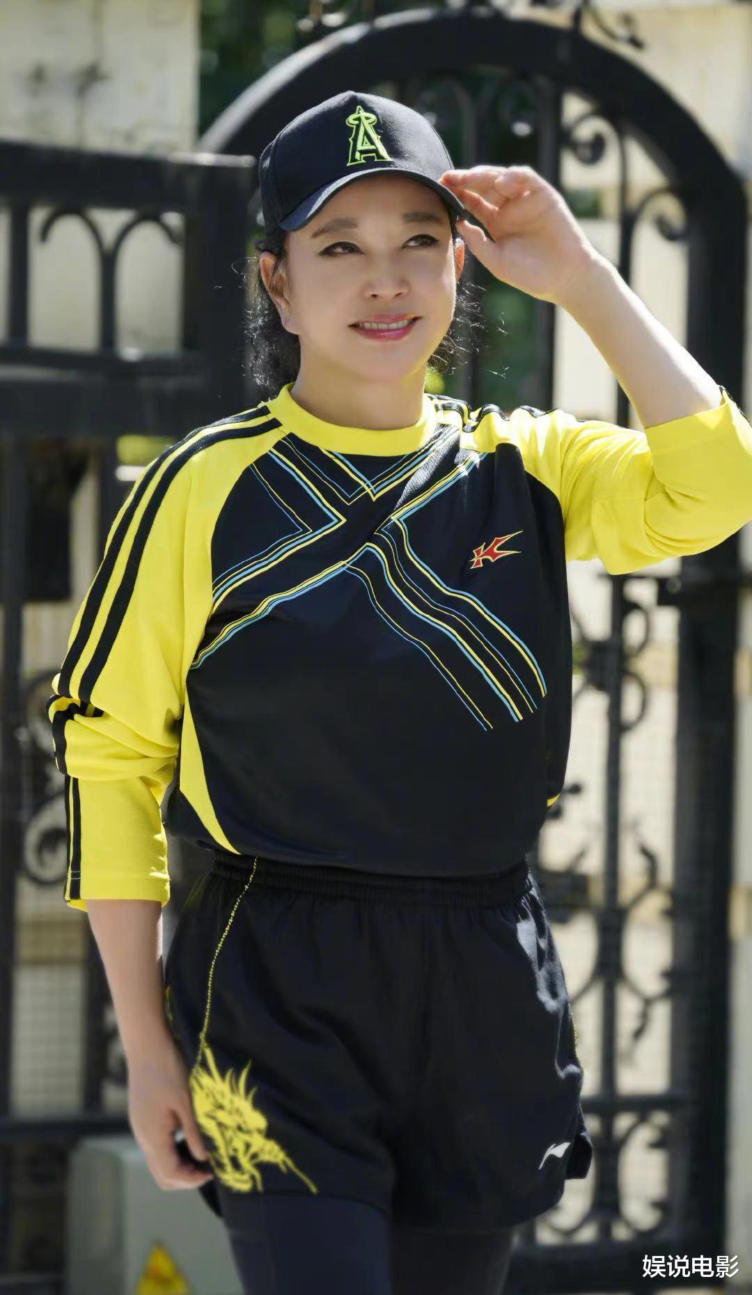 刘晓庆|三个不同50后女星，赵雅芝晒美照，刘晓庆晒工作，林青霞晒幸福